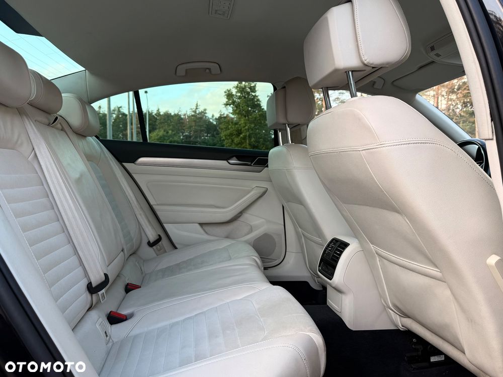 Volkswagen Passat - 21