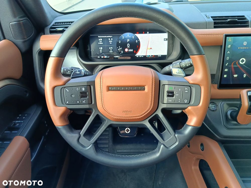 Land Rover Defender - 24