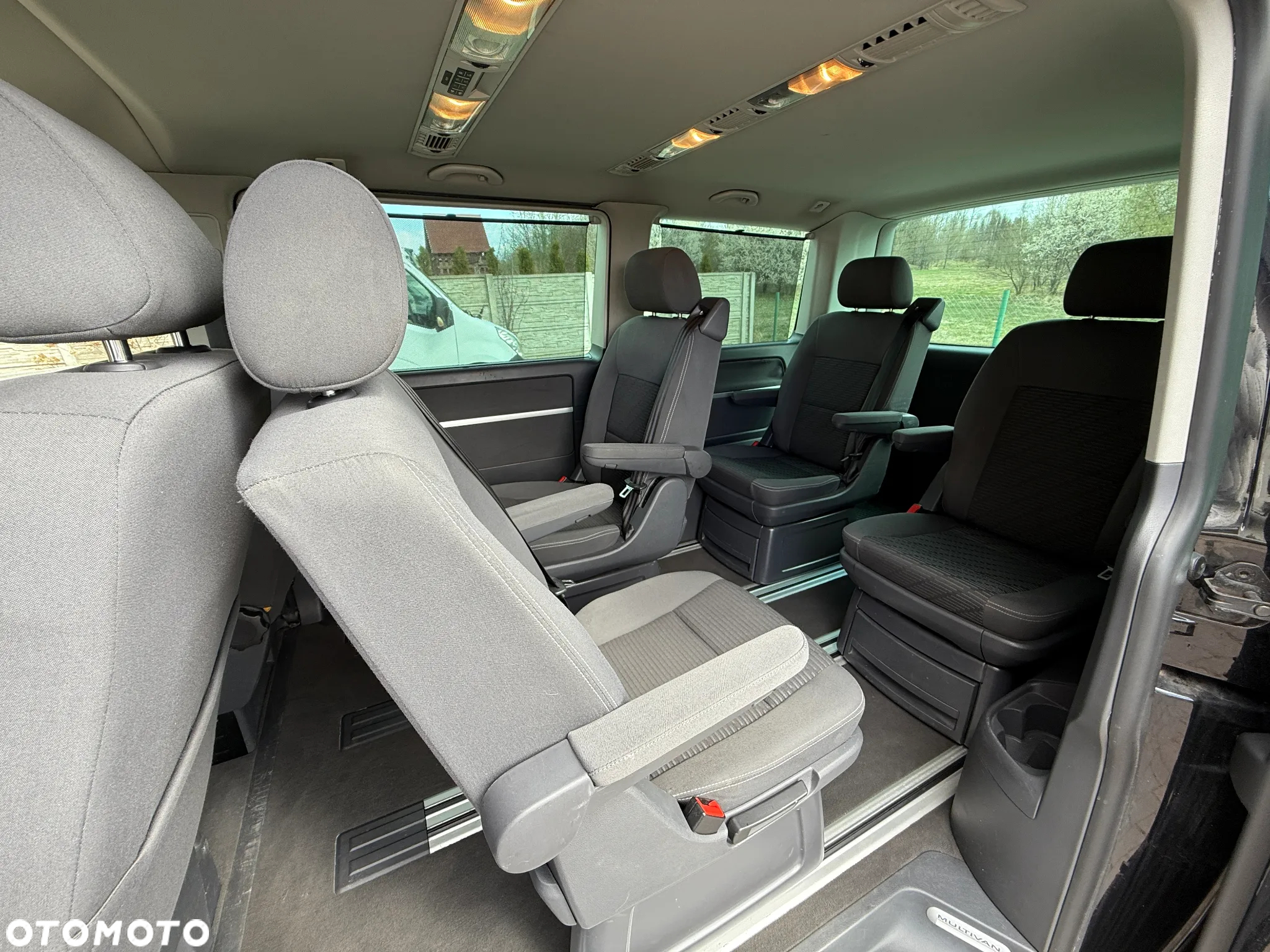 Volkswagen Multivan - 10