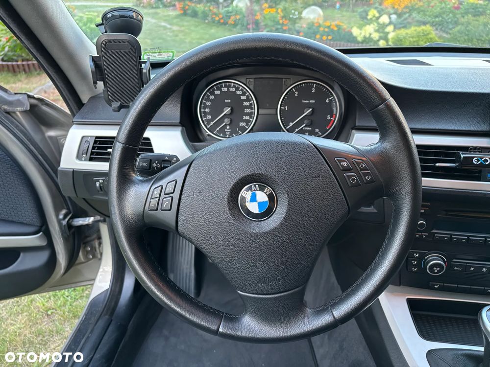 BMW Seria 3 318d - 15