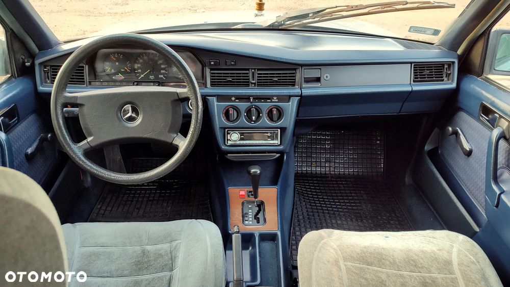 Mercedes-Benz W201 (190) - 9