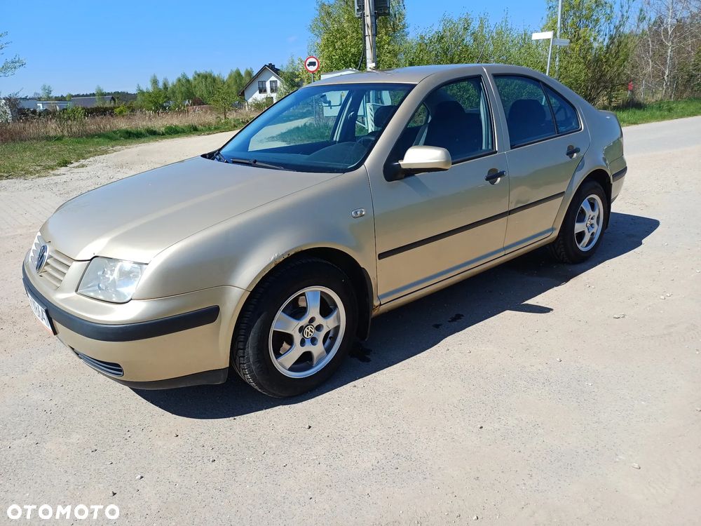 Volkswagen Bora 1.6 Trendline - 1