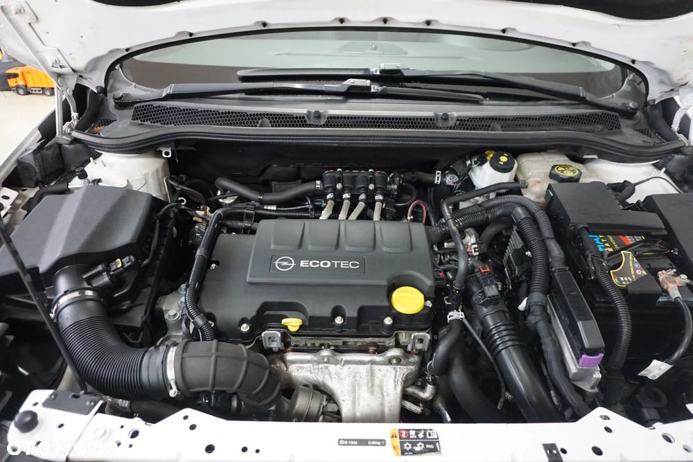 Opel Astra 1.4 Turbo Cosmo - 16