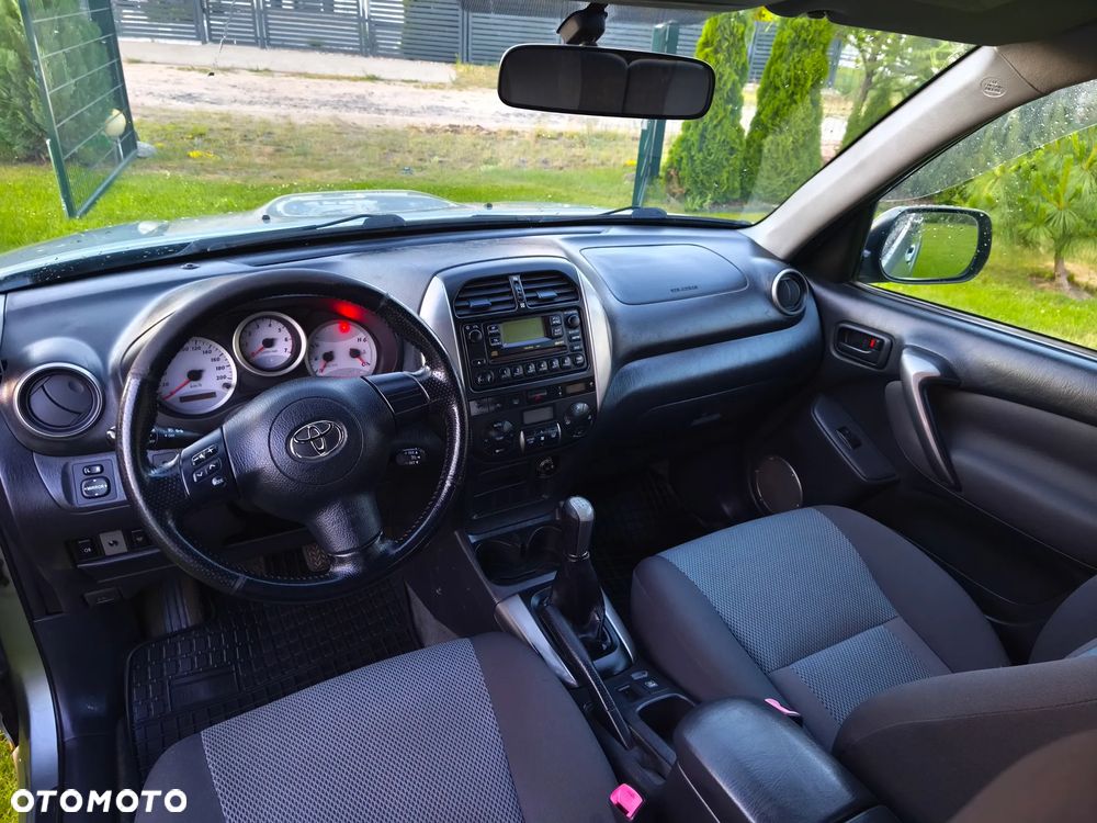 Toyota RAV4 2.0 D-4D 4x4 - 15