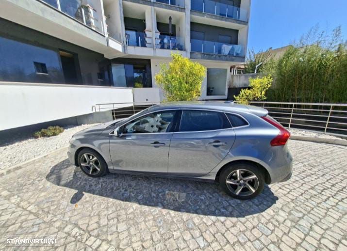 Volvo V40 2.0 D2 R-Design - 4