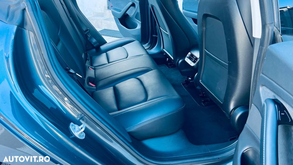 Tesla Model 3 - 7