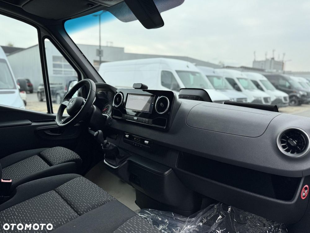Mercedes-Benz Sprinter - 9