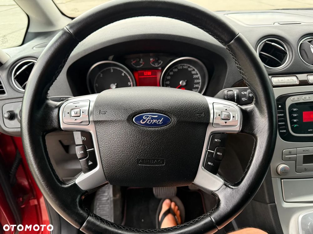 Ford Galaxy 2.0 TDCi Ghia - 24
