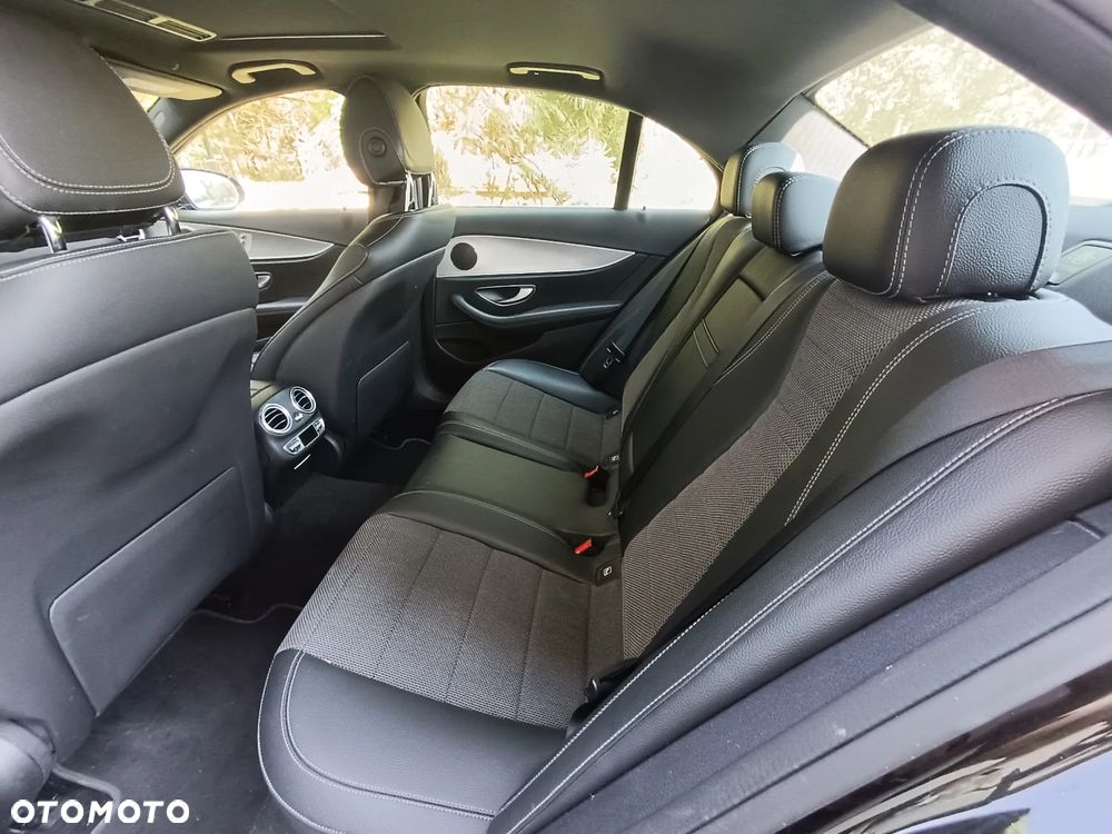 Mercedes-Benz Klasa E 220 d 9G-TRONIC Exclusive - 12