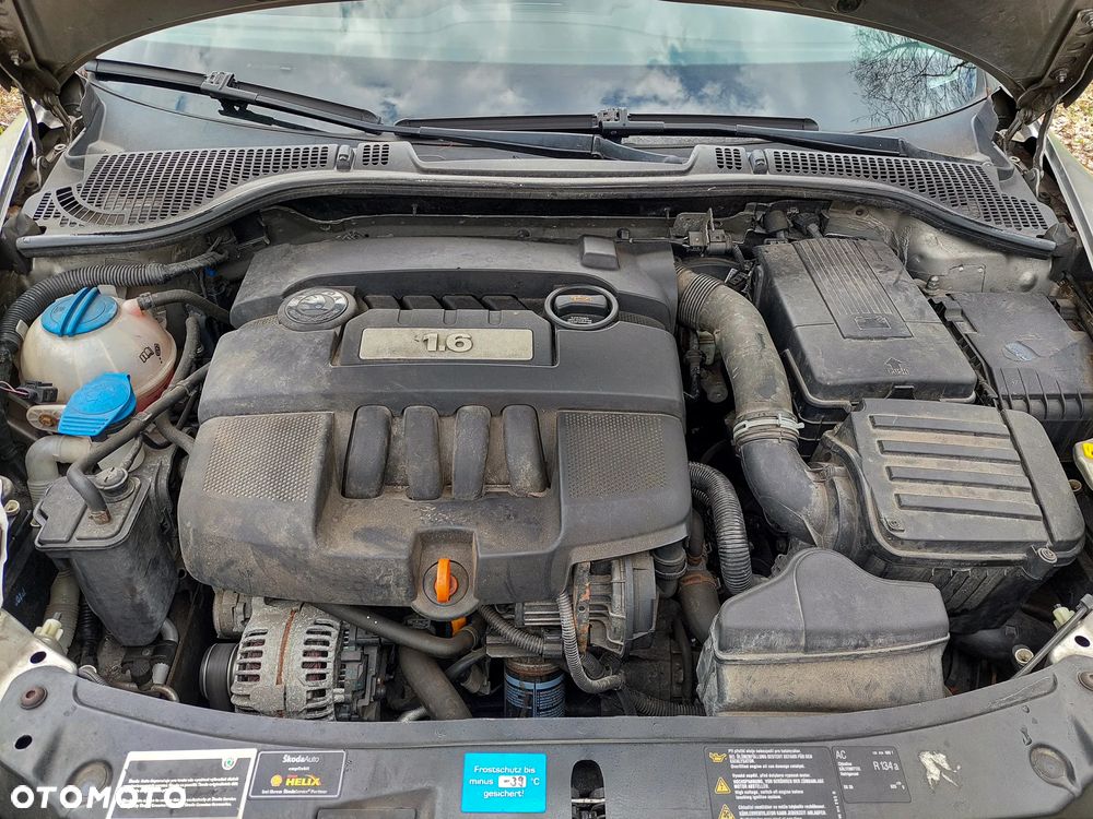 Skoda Octavia 1.6 Combi Style - 28