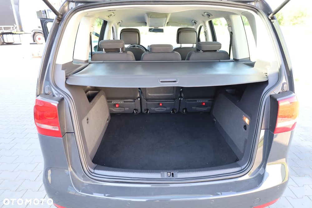 Volkswagen Touran - 11
