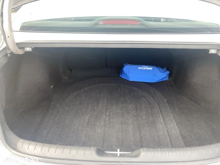 Hyundai Elantra 1.6 l 123 CP CVT Exclusive - 13