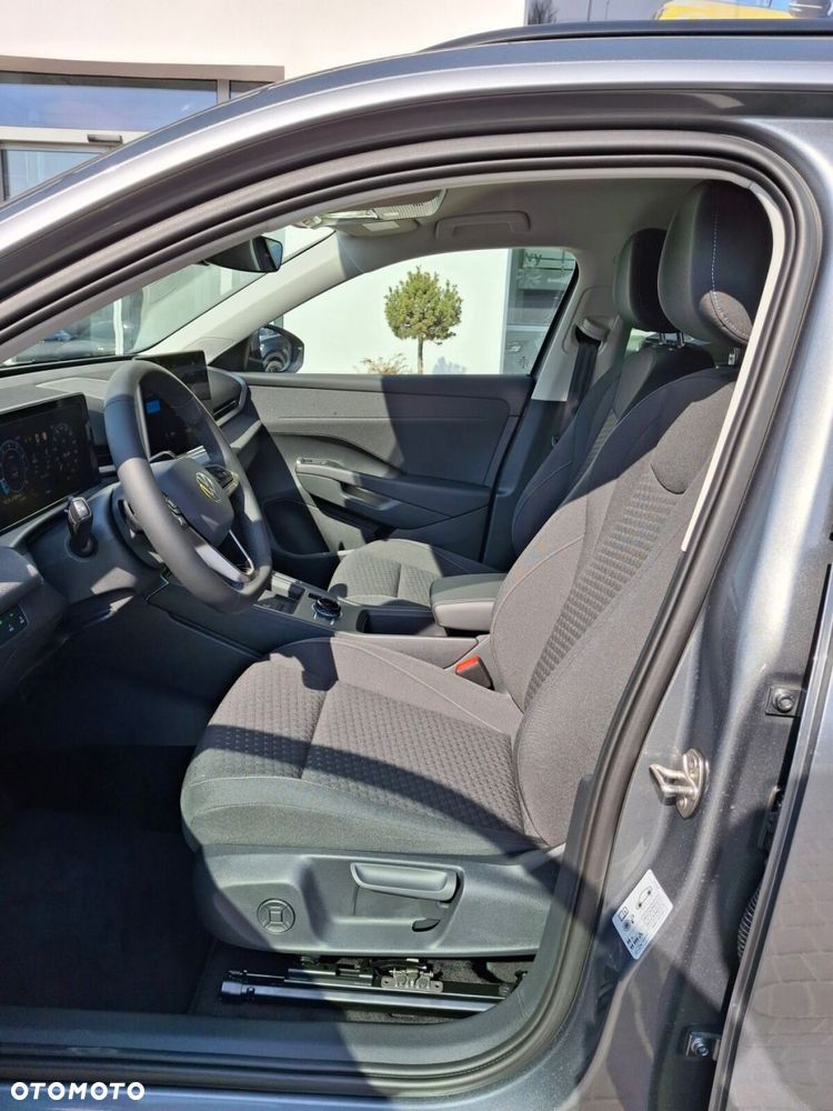 Volkswagen T-Roc - 11