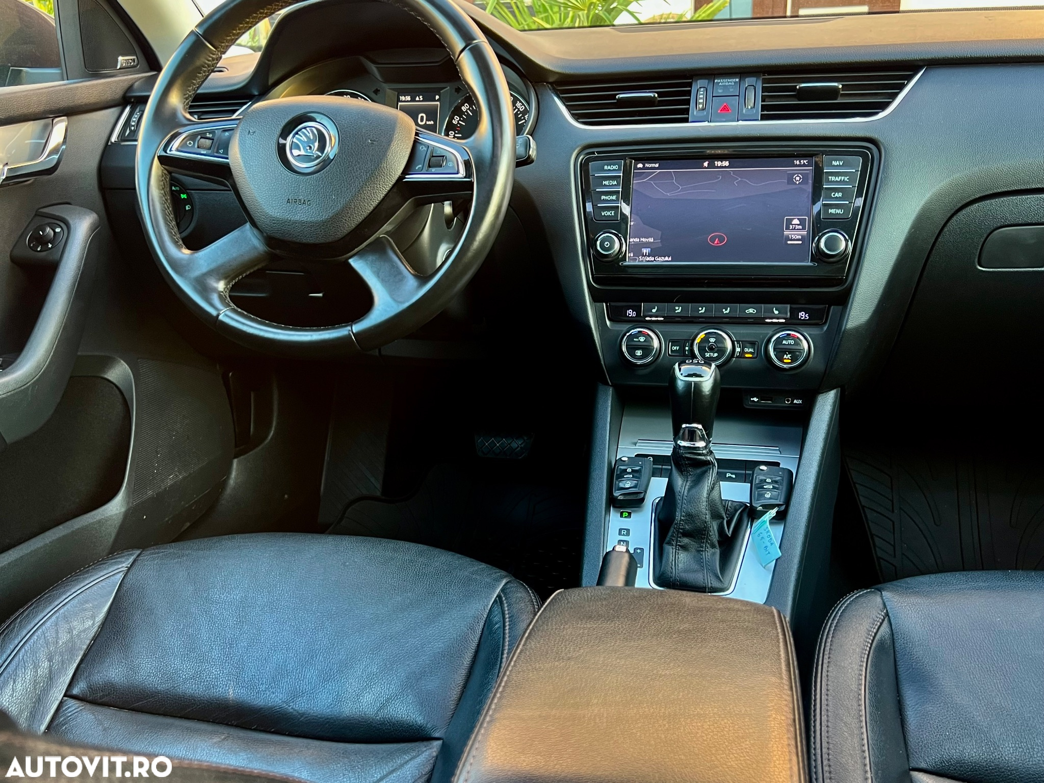 Skoda Octavia 1.6 TDI DSG Premium Edition - 27
