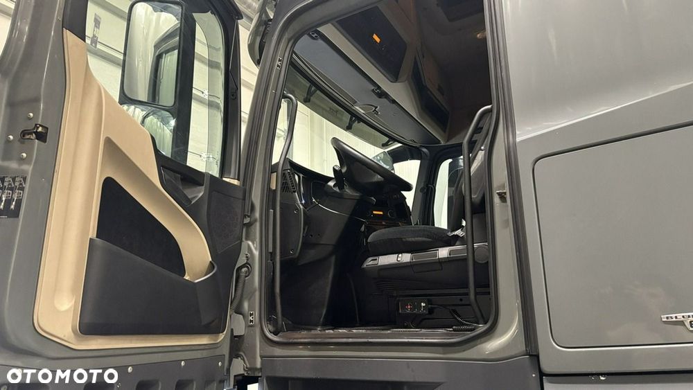 Mercedes-Benz Actros - 7