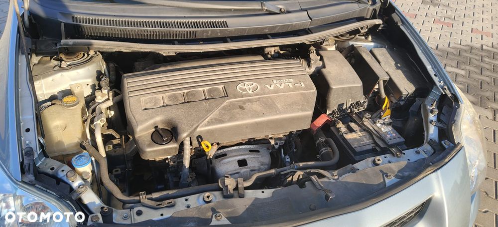 Toyota Auris 1.33 VVT-i Terra - 17