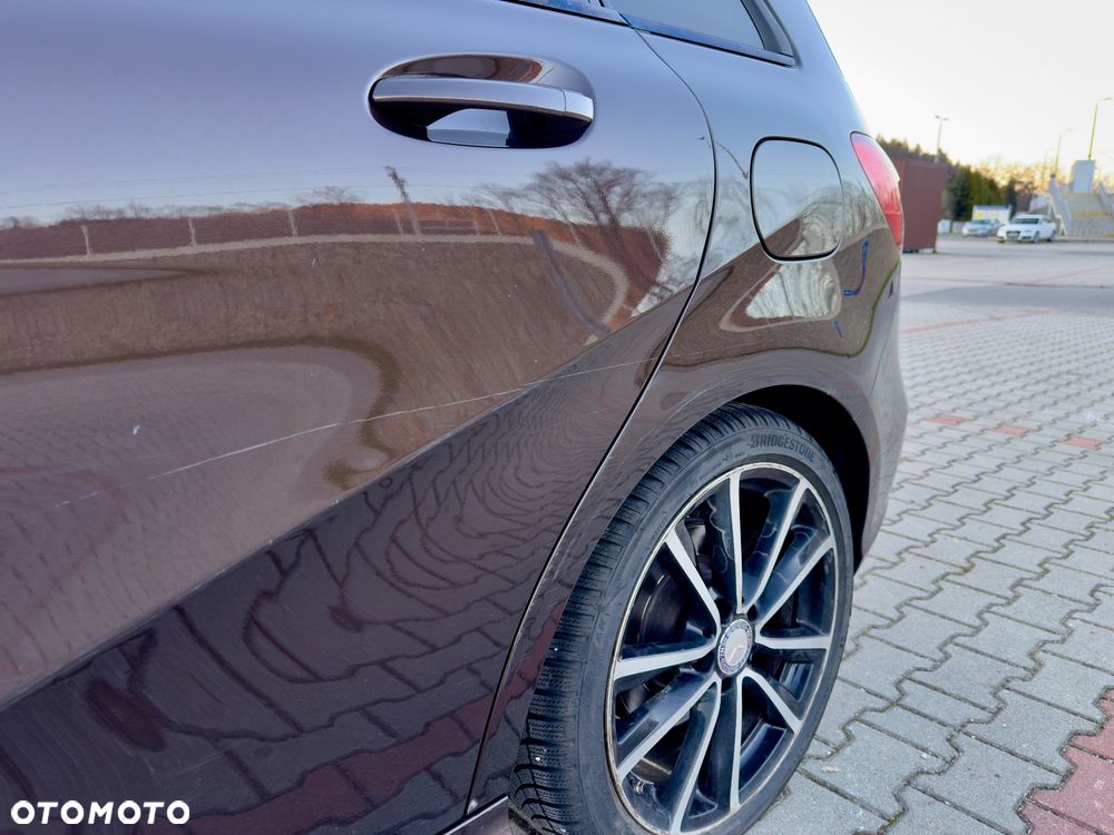 Mercedes-Benz Klasa B 220 4-Matic - 22