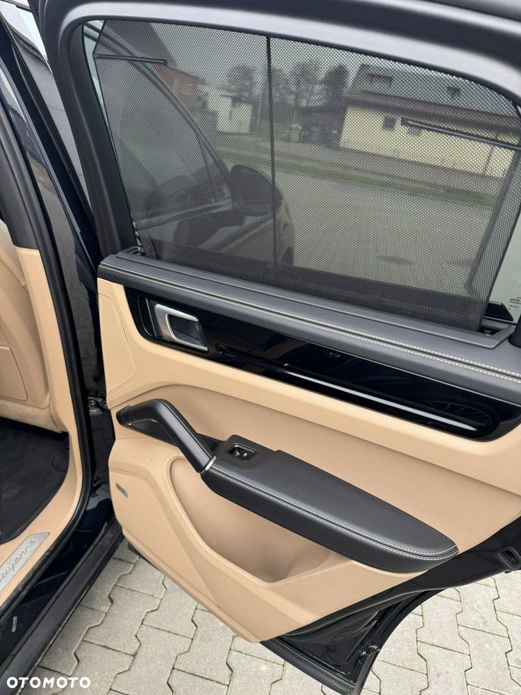 Porsche Cayenne - 38