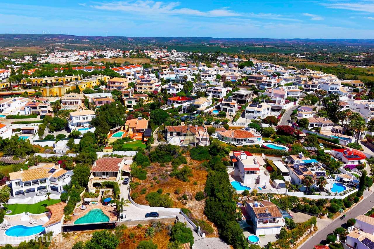 Terreno urbano com vistas para o mar na Praia da Luz, Lagos - Grande imagem: 5/22