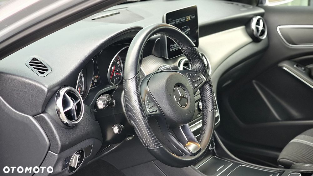 Mercedes-Benz GLA 220 d 4-Matic AMG Line - 14