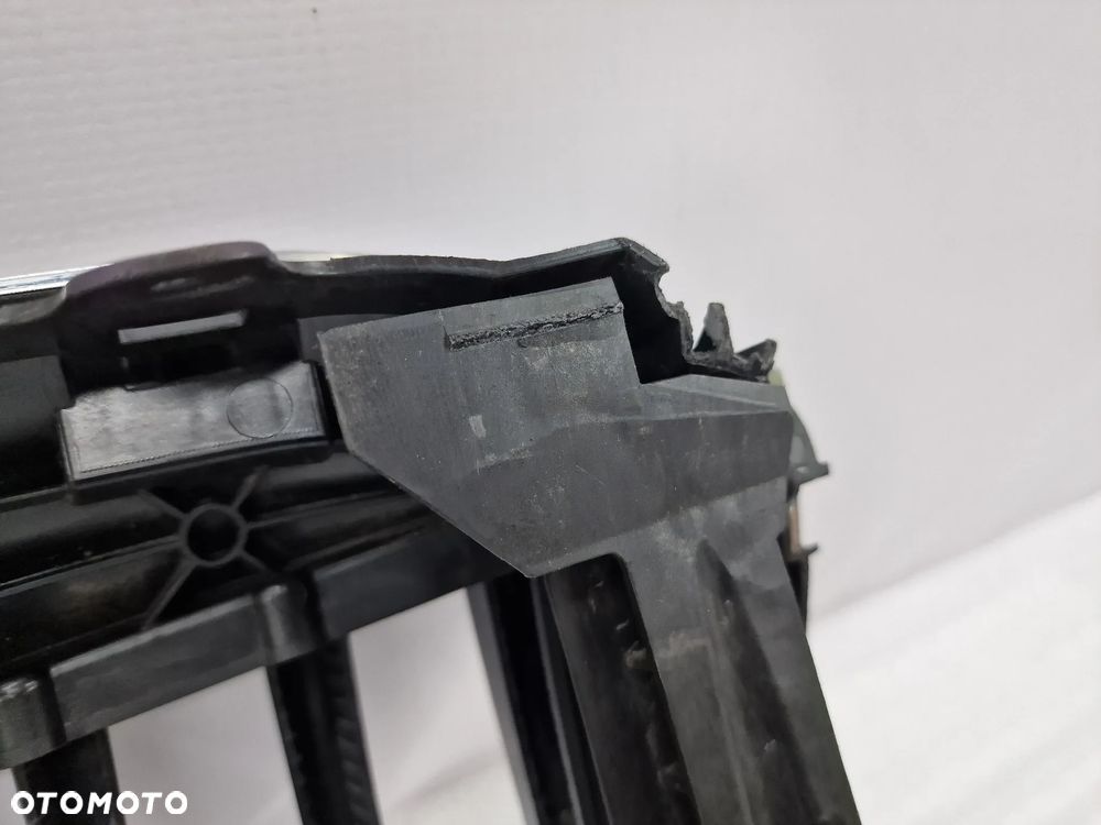 BMW G20 / G21 ATRAPA / GRILL PRZEDNI PRZÓD , NR 5113-192976-10 / 192976-10 , NR AUKCJI GL15 - 25
