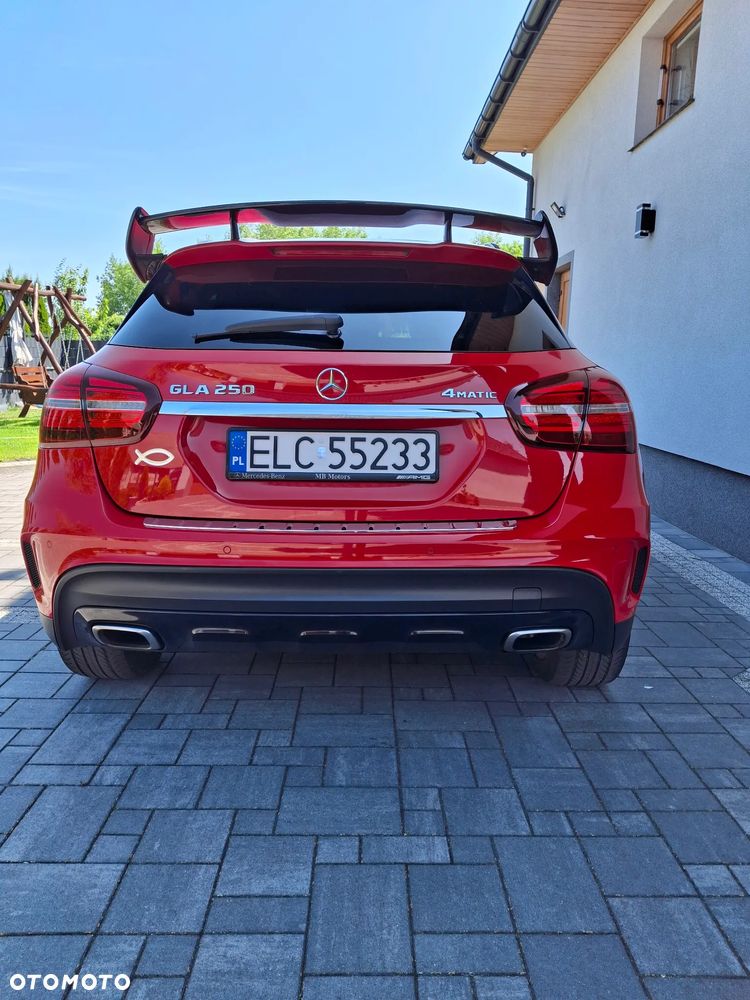 Mercedes-Benz GLA 250 4Matic 7G-DCT AMG Line - 12