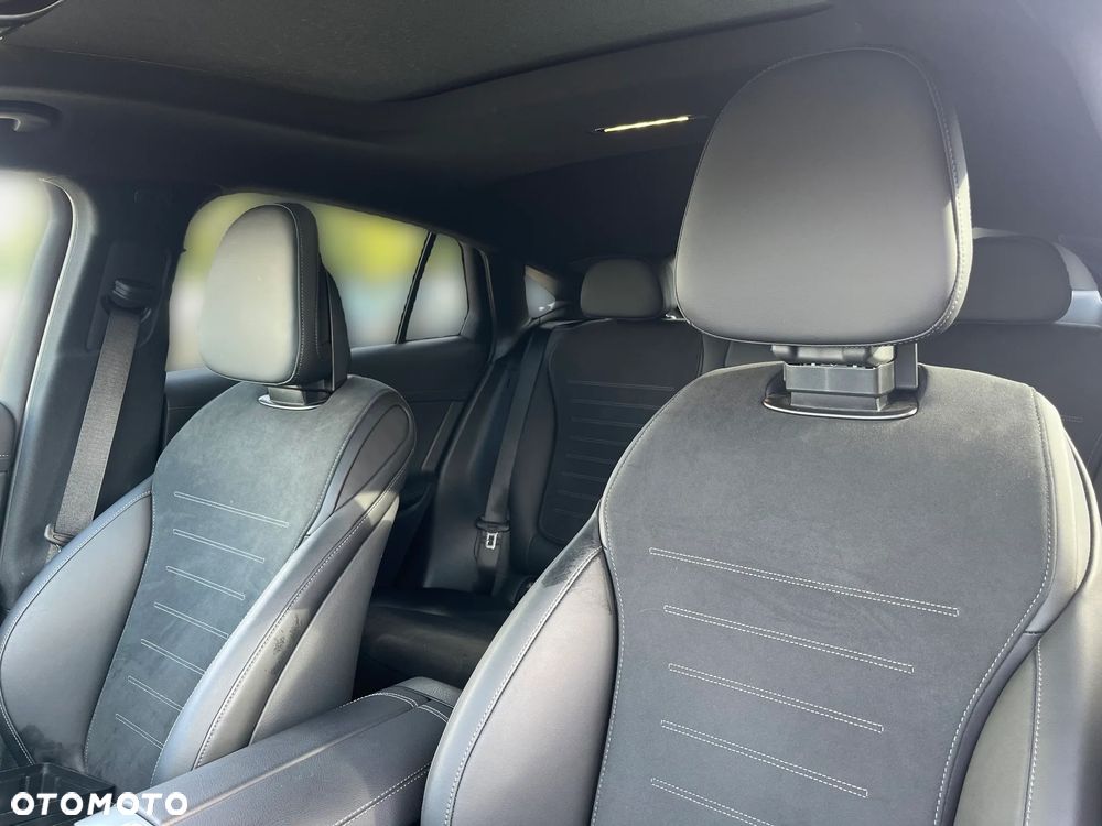 Mercedes-Benz GLC 300 de 4Matic 9G-TRONIC AMG Line - 11
