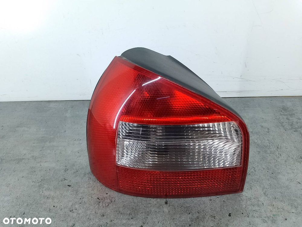 LAMPA TYLNA LEWA AUDI A3 8L HATCHBACK - 1