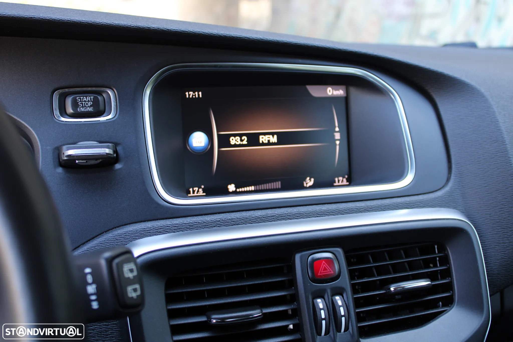 Volvo V40 Cross Country 2.0 D2 Momentum Geartronic - 30