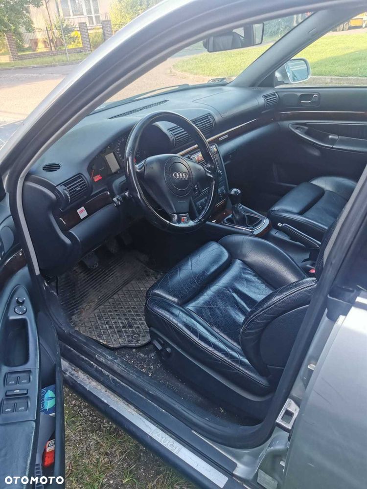 Audi A4 Limousine - 4