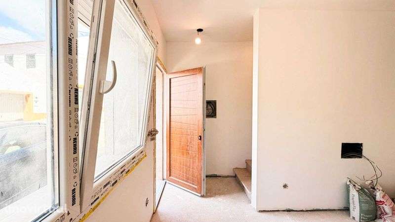 Moradia T2, Nova, com Dois Pisos, no Cadaval - Grande imagem: 2/12