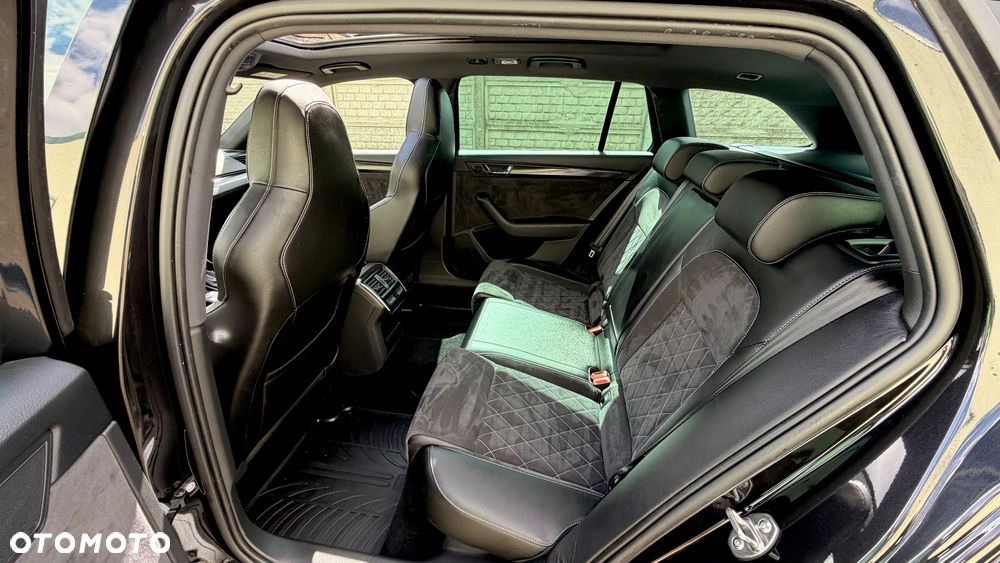 Skoda Superb 2.0 TDI DSG Sportline - 35