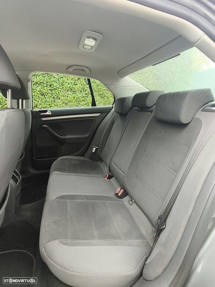 VW Jetta 1.9 TDi Confortline - 17