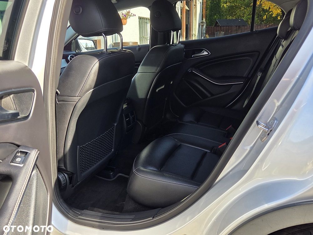 Mercedes-Benz GLA - 12