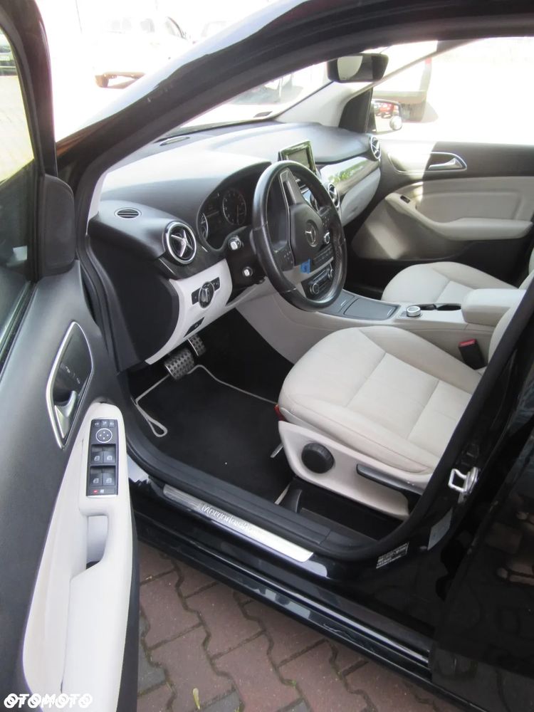 Mercedes-Benz Klasa B 220 4-Matic Style - 1