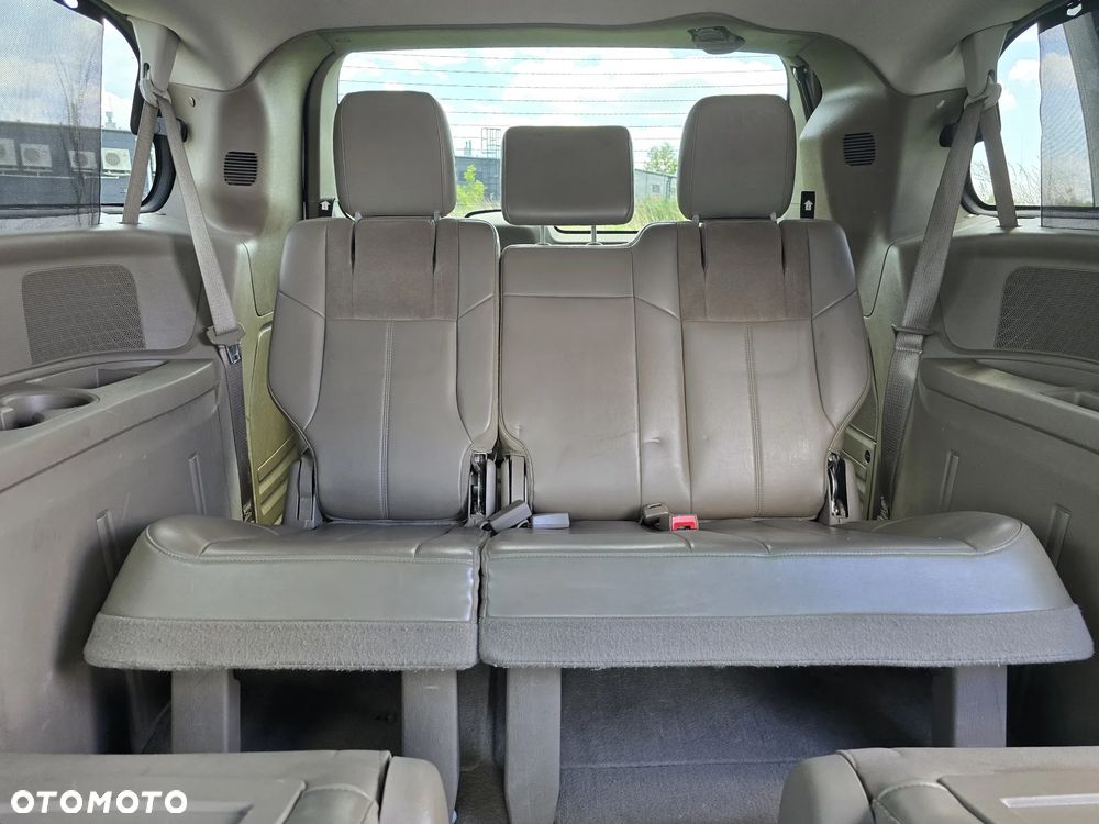 Chrysler Town & Country 3.6 Limited - 17