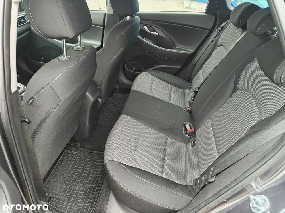 Hyundai i30 1.6 D Classic + - 15