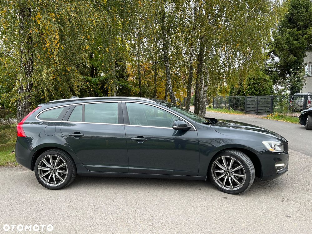 Volvo V60 D2 Summum - 13