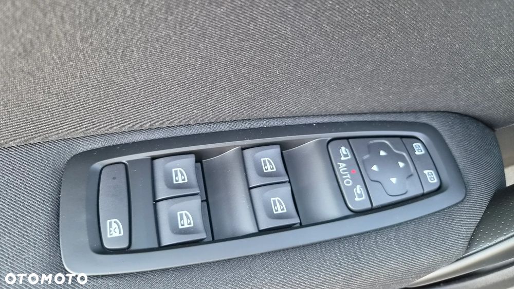Renault Megane BLUE dCi 115 EDC BUSINESS EDITION - 33