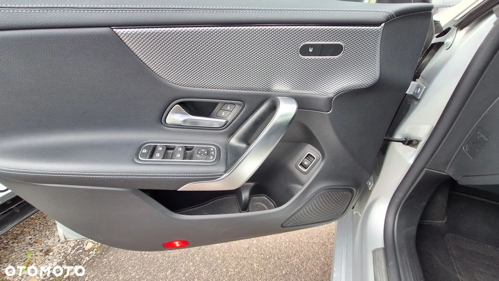 Mercedes-Benz CLA 200 7G-DCT - 9