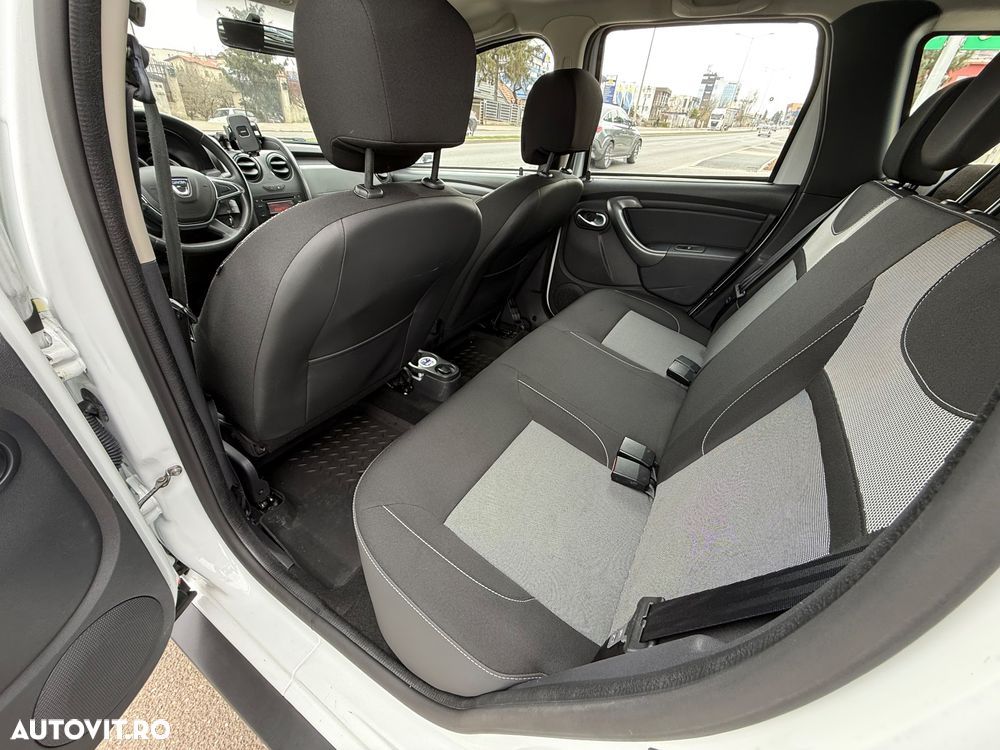 Dacia Duster 1.6 4x4 Laureate - 6
