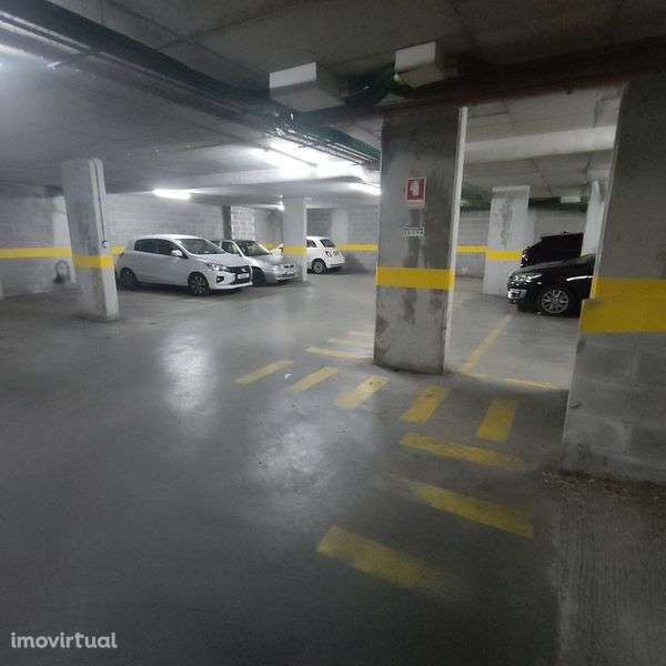 Alugo parqueamento - Grande imagem: 2/3