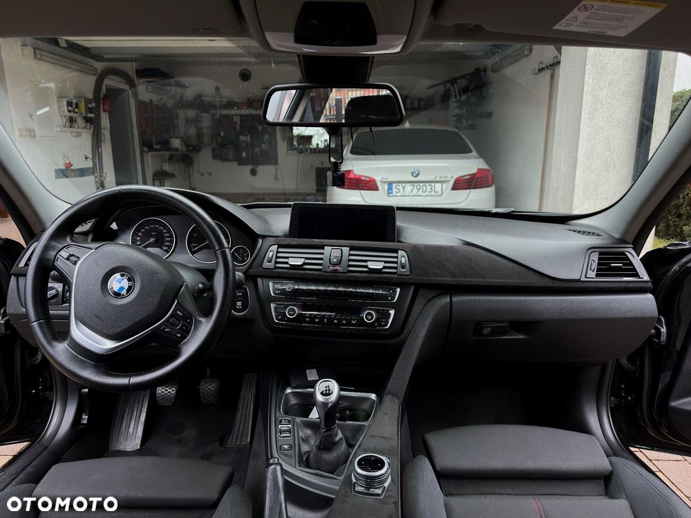 BMW Seria 3 320d DPF Edition Sport - 12