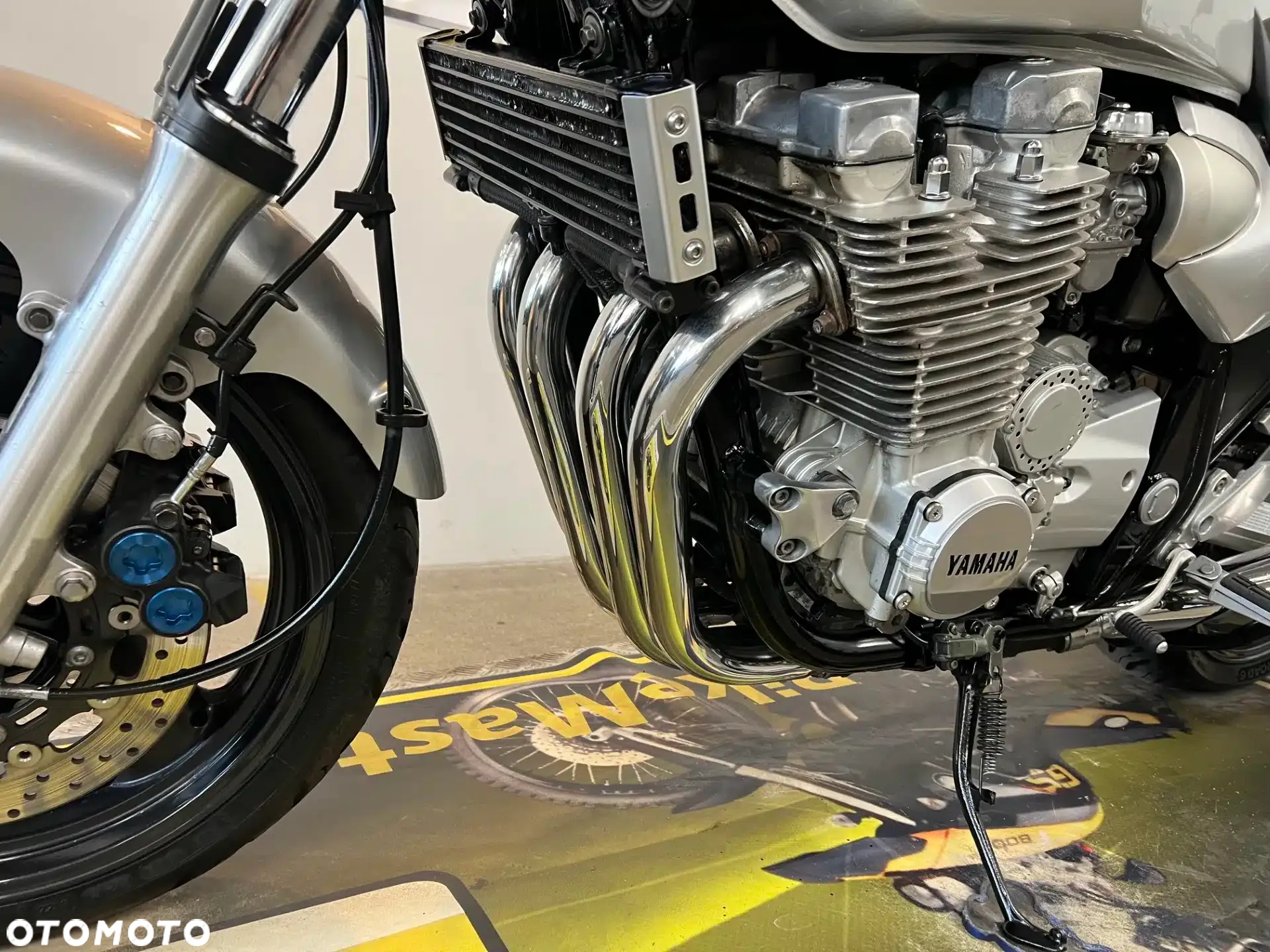 Yamaha XJR - 21