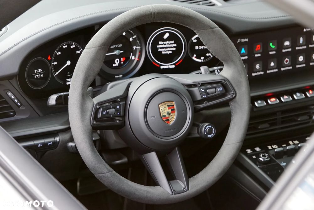 Porsche 911 Carrera 4 GTS PDK - 28