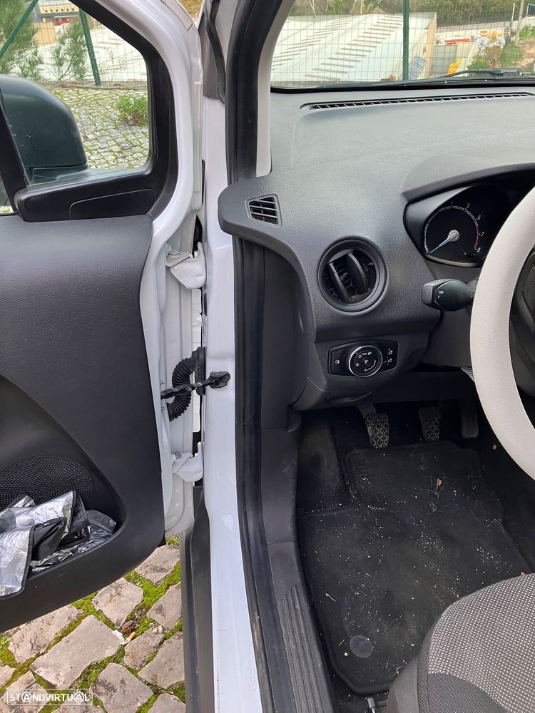 Ford Tourneo Courier 1.0 EcoBoost Ambiente - 9