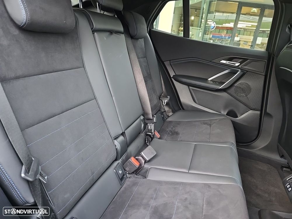 BMW iX2 eDrive20 Pack Desportivo M - 14