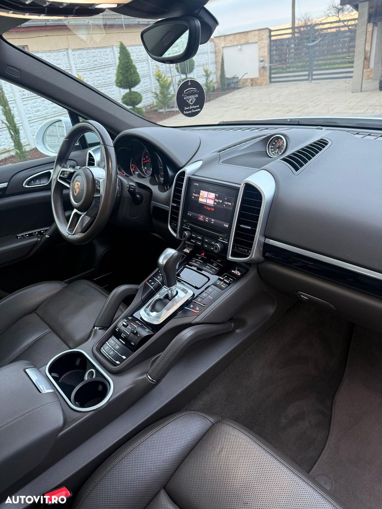 Porsche Cayenne - 22