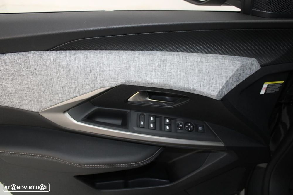 Peugeot e-3008 73 kWh Allure — fotografia 10