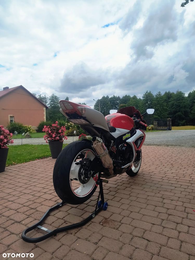 Suzuki GSX-R - 6